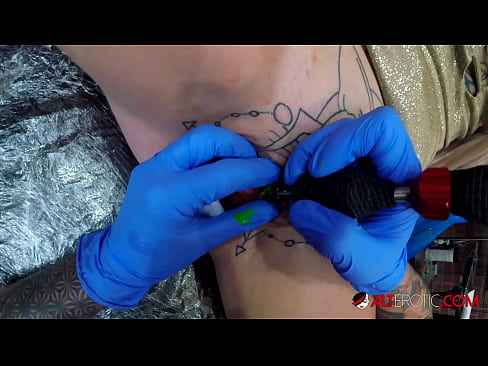 ❤️ Uiters getatoeëerde hottie Sully Savage het 'n tatoeëermerk op haar klitoris gekry ❤️❌ Seksvideo by porn af.dickies-shop.ru
